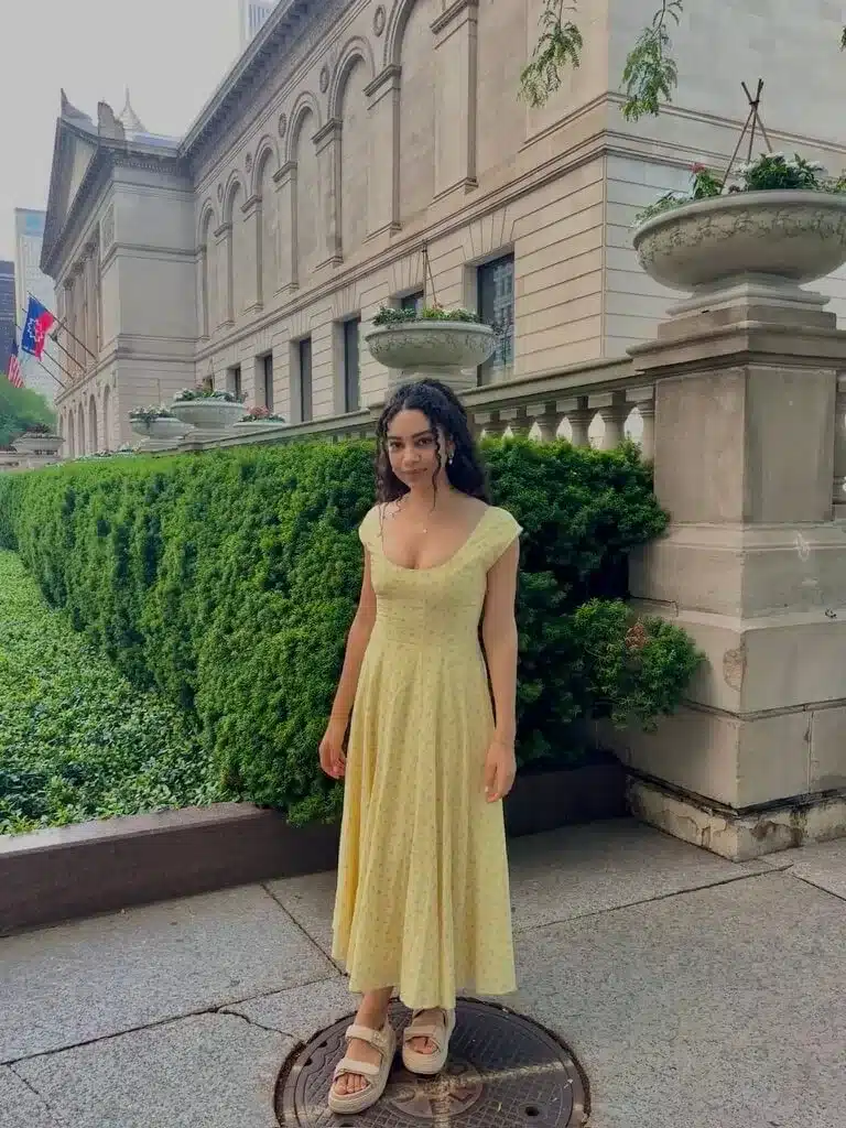 Woman at Chicago Art Institute in Guizio dress from Nuuly.